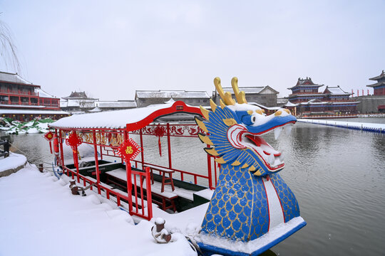 开封清明上河园大雪建筑灯笼雪景