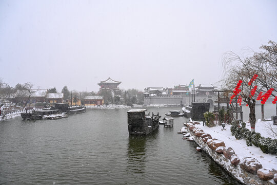 开封清明上河园大雪建筑灯笼雪景