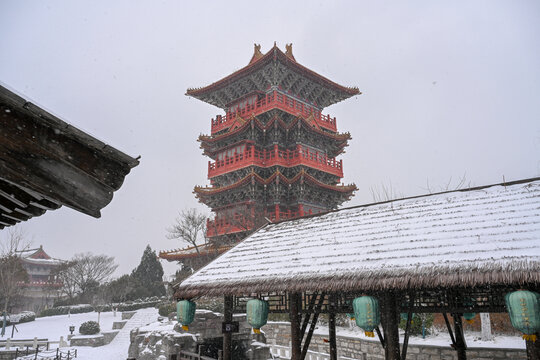 开封清明上河园大雪建筑灯笼雪景