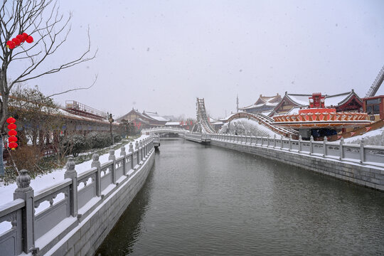 开封清明上河园大雪建筑灯笼雪景