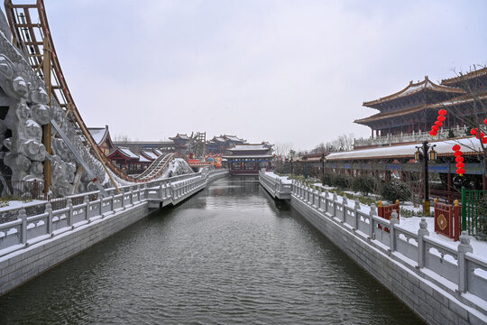 开封清明上河园大雪建筑灯笼雪景