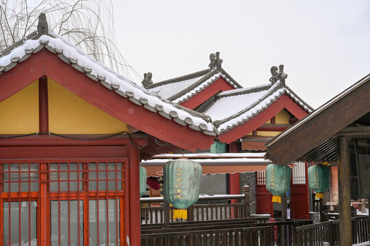 开封清明上河园大雪建筑灯笼雪景