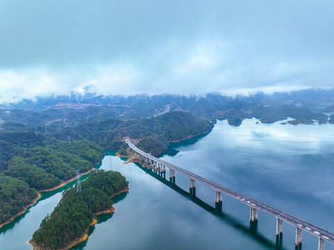 杭州千岛湖大桥风光