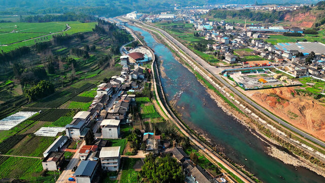 荥经经河沿岸风光