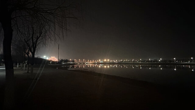 湖面夜景