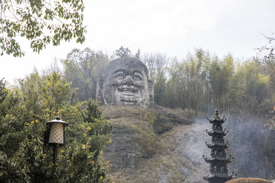 新昌大佛寺石弥勒佛