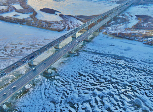 松花江公路大桥雪景