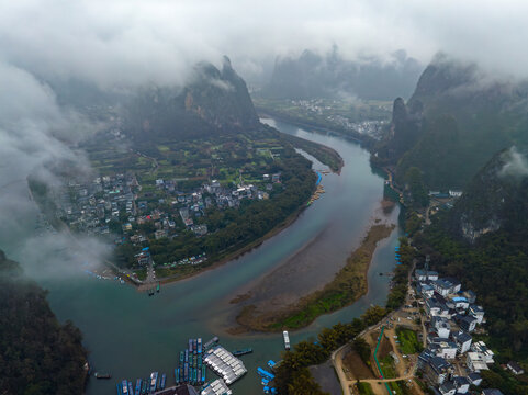 广西阳朔桂林山水烟雨雾海奇观