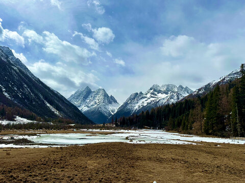 远眺山川