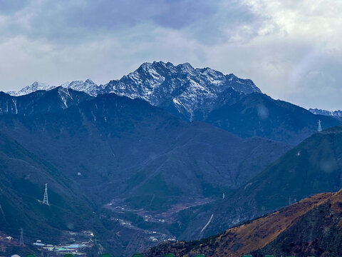 蓝蓝的高山