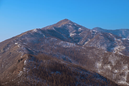 山峰雪景