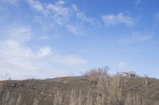 山岗与天空