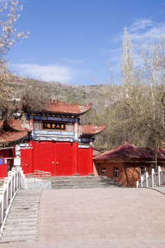 水磨沟清泉寺山门