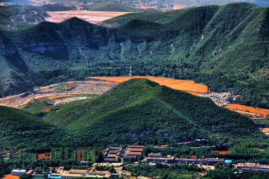 云台山远眺太行山