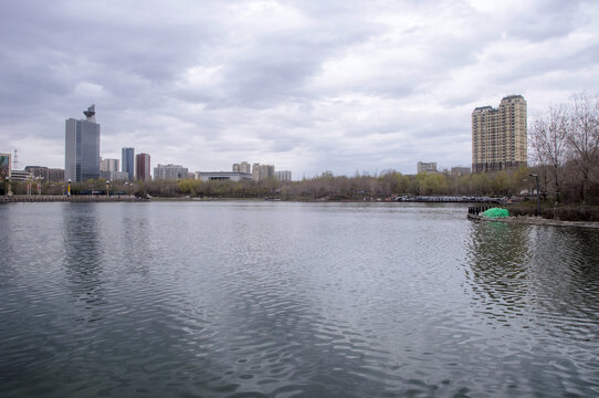 乌鲁木齐南湖阴天景色