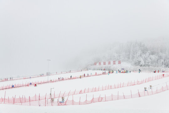 湖北恩施巴东绿葱坡滑雪场