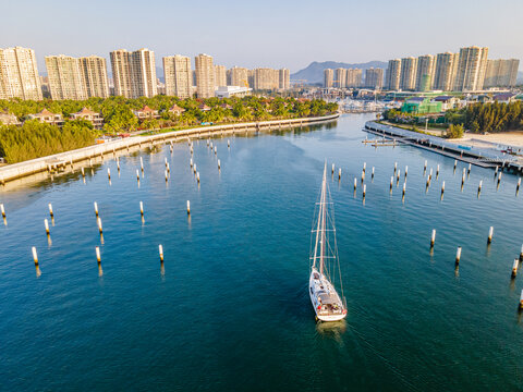 帆船进港