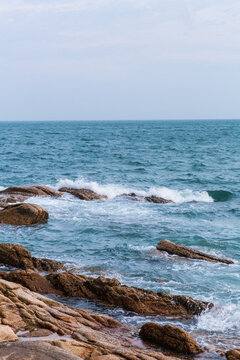 大海波浪礁石