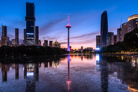 中国沈阳青年公园彩电塔夜景