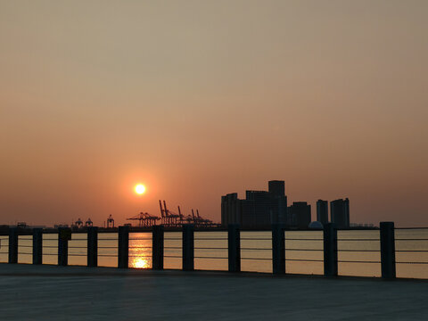 海南海口自在湾海边日落