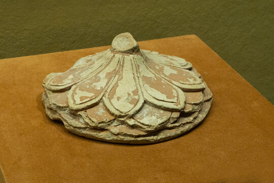 公元前2世纪莲花形器