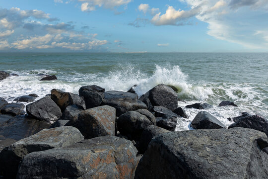 蓝天白云海洋海浪风景