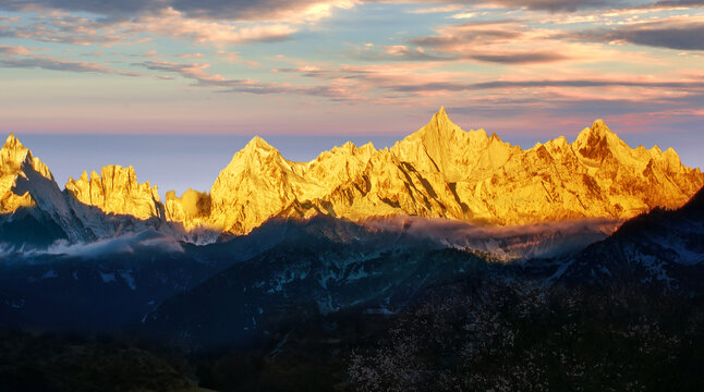 日照金山