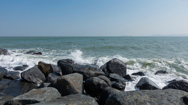 平潭海洋蓝天岩石海浪自然风景