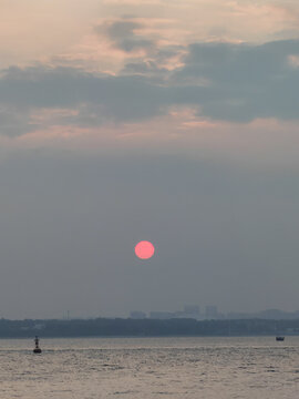 海南海口海边落日