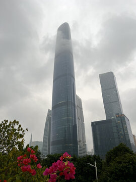 广州西塔春分烟雨云海