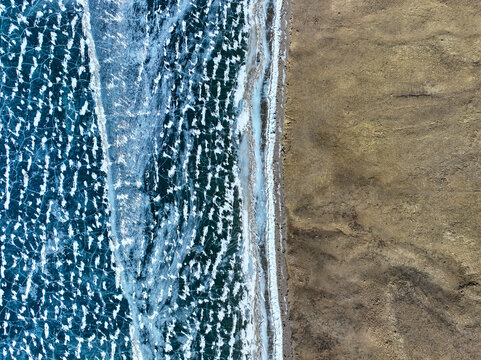 西藏冬季蓝冰冰川湖泊风光