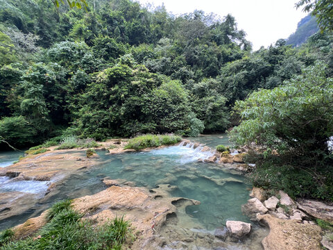 贵州黔南荔波小七孔山间溪流