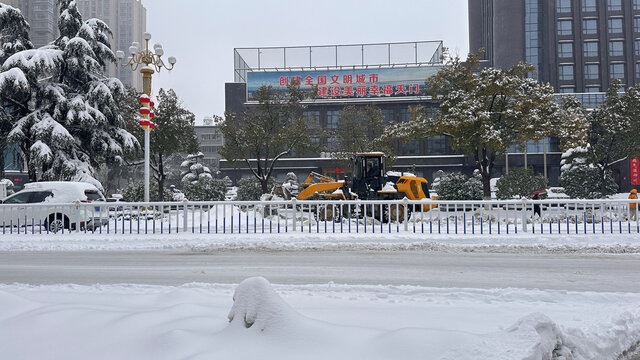 扫雪车