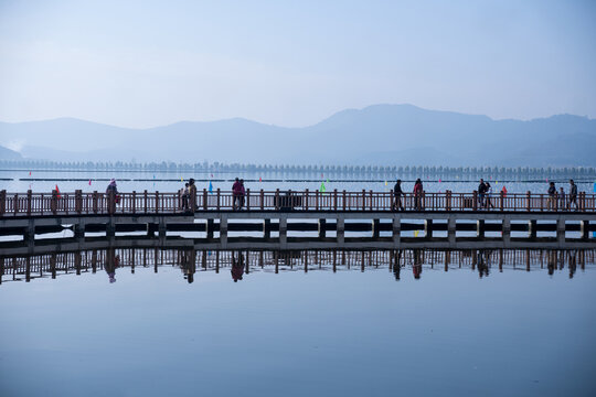 石屏异龙湖风光