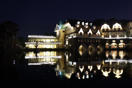 江边建筑夜景