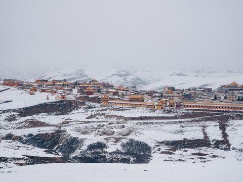 四川阿坝县冬季雪景航拍川西旅游