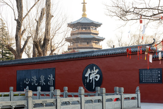 明水古城百脉泉公园龙泉寺