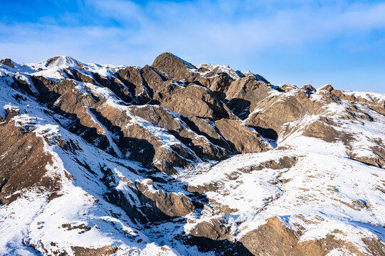 航拍嘉峪关黑山雪景