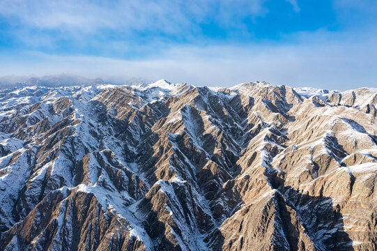 航拍嘉峪关黑山雪景