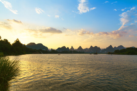 黄昏江边美景