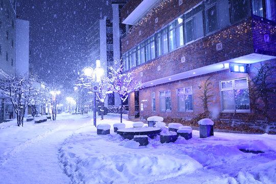 冰天雪地的街景