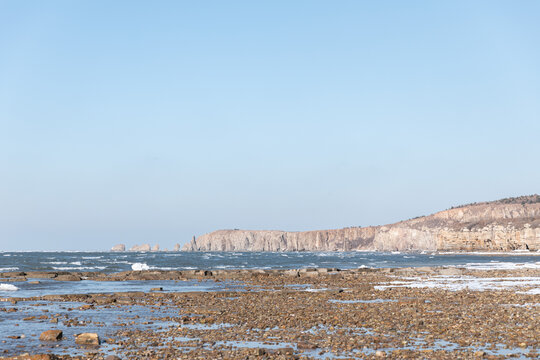 大连排石冬季海岸线海冰