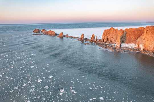 大连排石冬季海岸线海冰