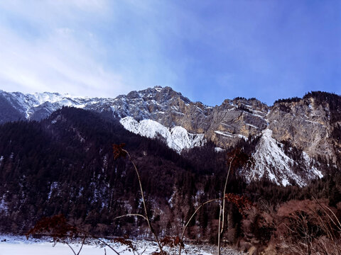 九寨沟冬季山峰