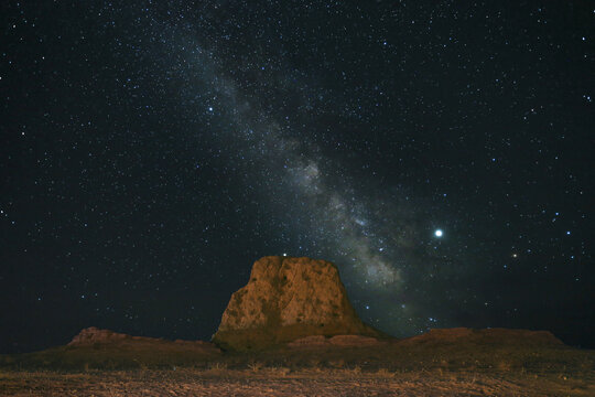 瞭马墩峰火台星空星轨