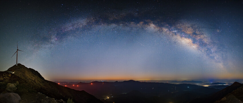 双溪草山筑峰顶星空夜景