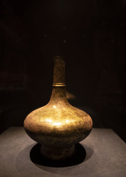 西汉鎏金长颈青铜壶
