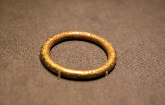 西汉鎏金青铜环