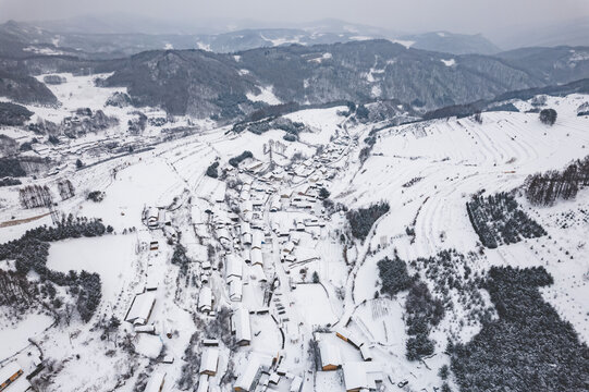 吉林松岭雪村冬季东北农村雪景