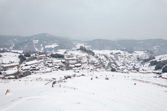 吉林松岭雪村冬季东北农村雪景